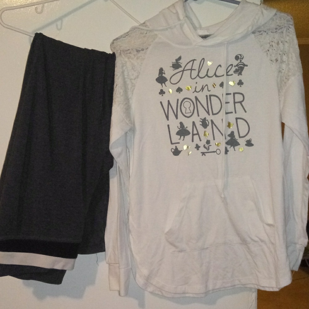 Very cute Alice in wonderland outfit